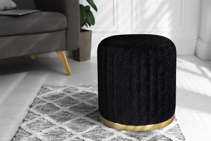 VOM1E-BLK_Hocker-Doric-110-Schwarz-Gold_Ambiente201.jpg