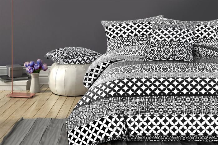 1M1PA-140-200_Bettwasche-Stereo-100-AT-Schwarz-Weis-140cm-x-200cm-70cm-x-90cm_Ambiente202-10.jpg