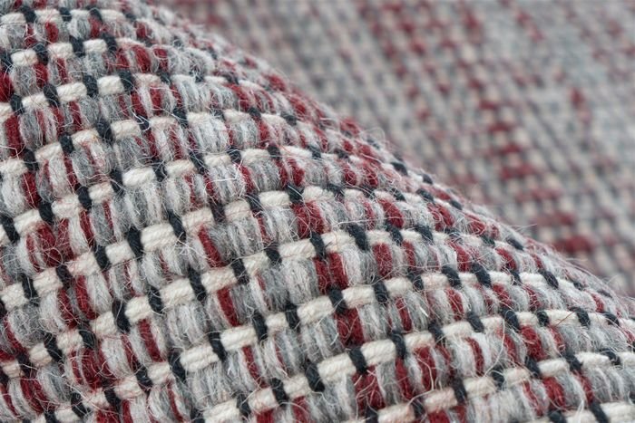 3OKAB-170-240-E_Nomad-8064-Grau-Rot-170cm-x-240cm_Makro201.jpg