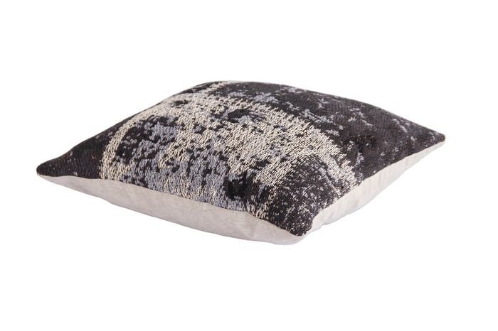 T8U5E-45-45_Matrix-Pillow-100-Schwarz-Grau-45cm-x-45cm_Ambiente201.jpg